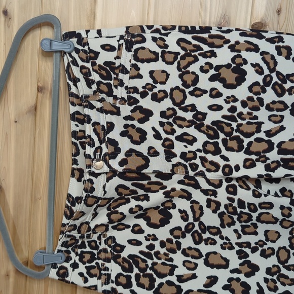 Chico's Womens Pants 10 Cream Leopard Print So Slimming Size 1.5 Ankle - Picture 2 of 9